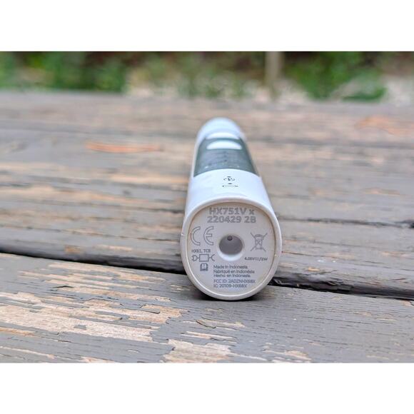 Philips Sonicare ProtectiveClean 5100 Toothbrush HANDLE ONLY (HX68xx Series) - Picture 3 of 6